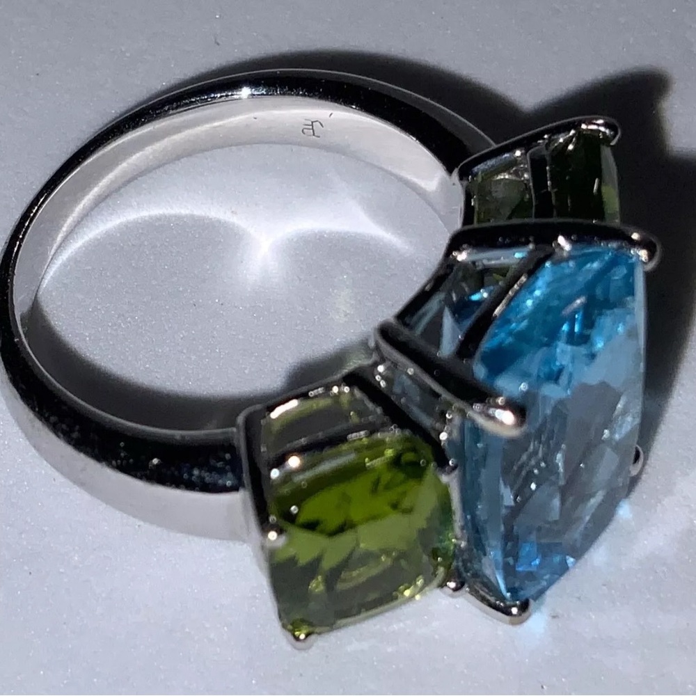 ๐ฉต๐๐ฉต EFFY 3 Stone White Gold 18K Blue
Topaz & Peridot Ring Size 6.5 - Picture 5 of 6